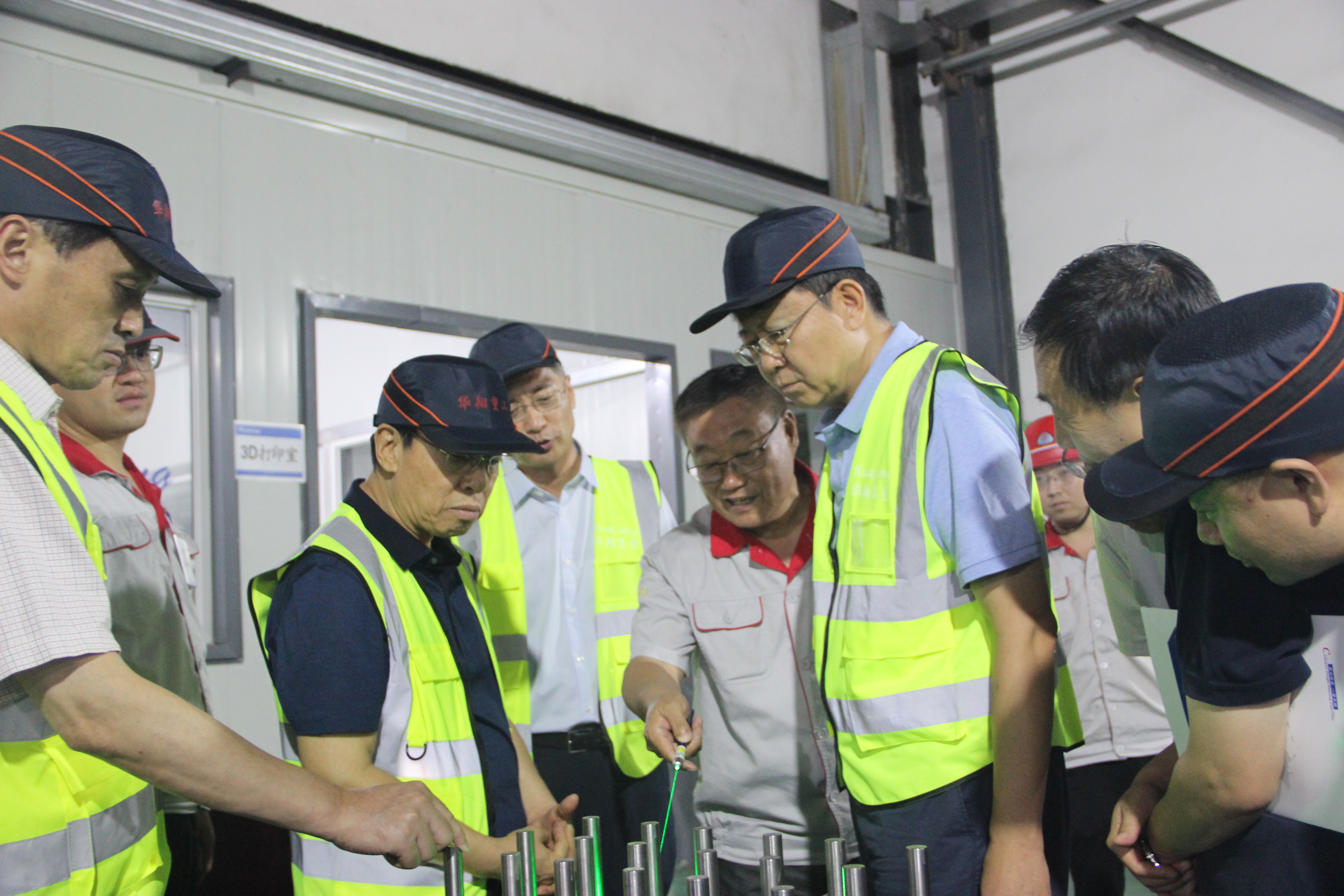 山西省人民政府原副省長(zhǎng)、中國(guó)生產(chǎn)力學(xué)會(huì)會(huì)長(zhǎng)、山西省資源型經(jīng)濟(jì)轉(zhuǎn)型促進(jìn)會(huì)總顧問牛仁亮一行蒞臨我司調(diào)研